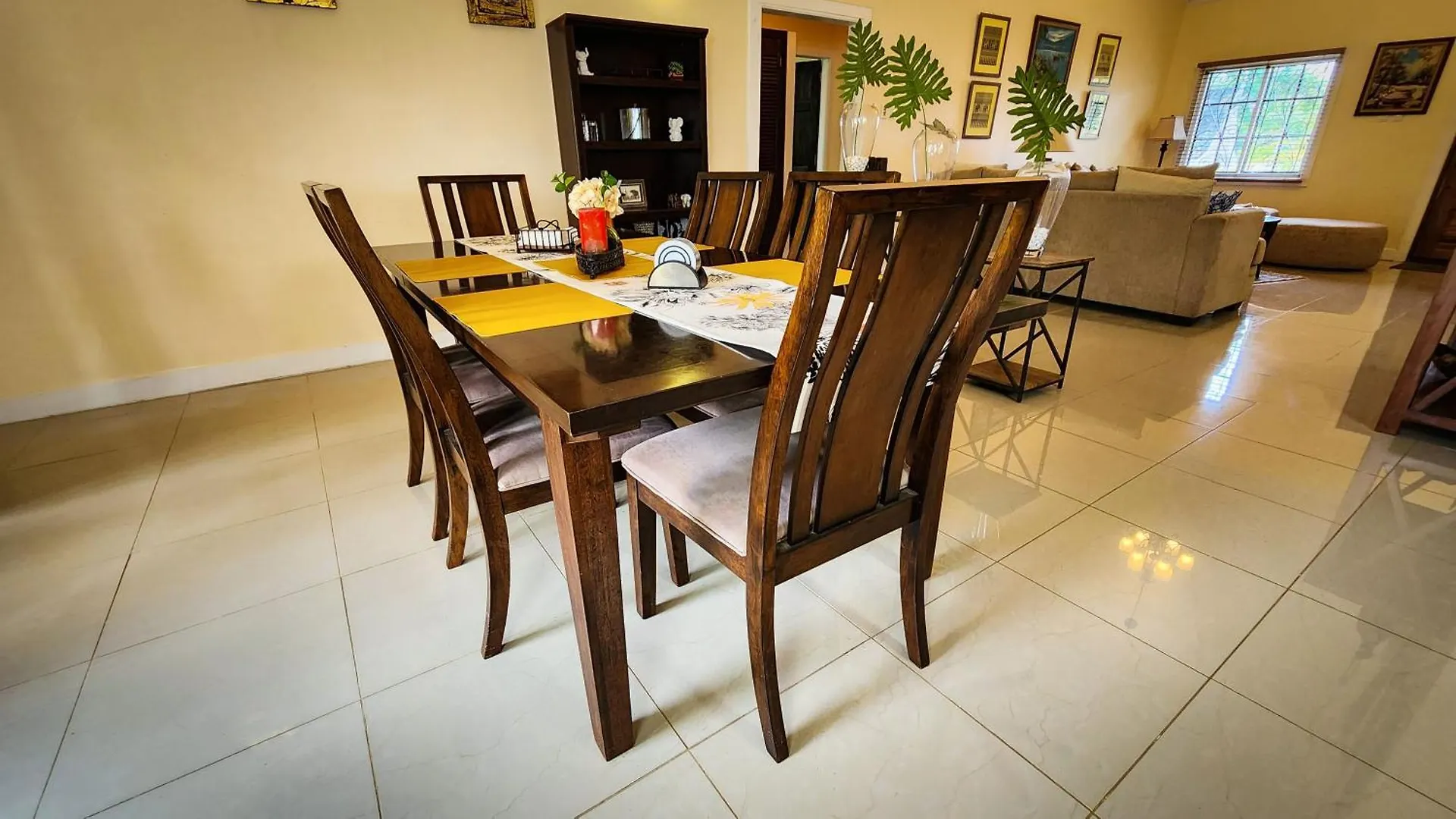 Lowlands Ponciana Villa 0*,  טרינידד וטובגו