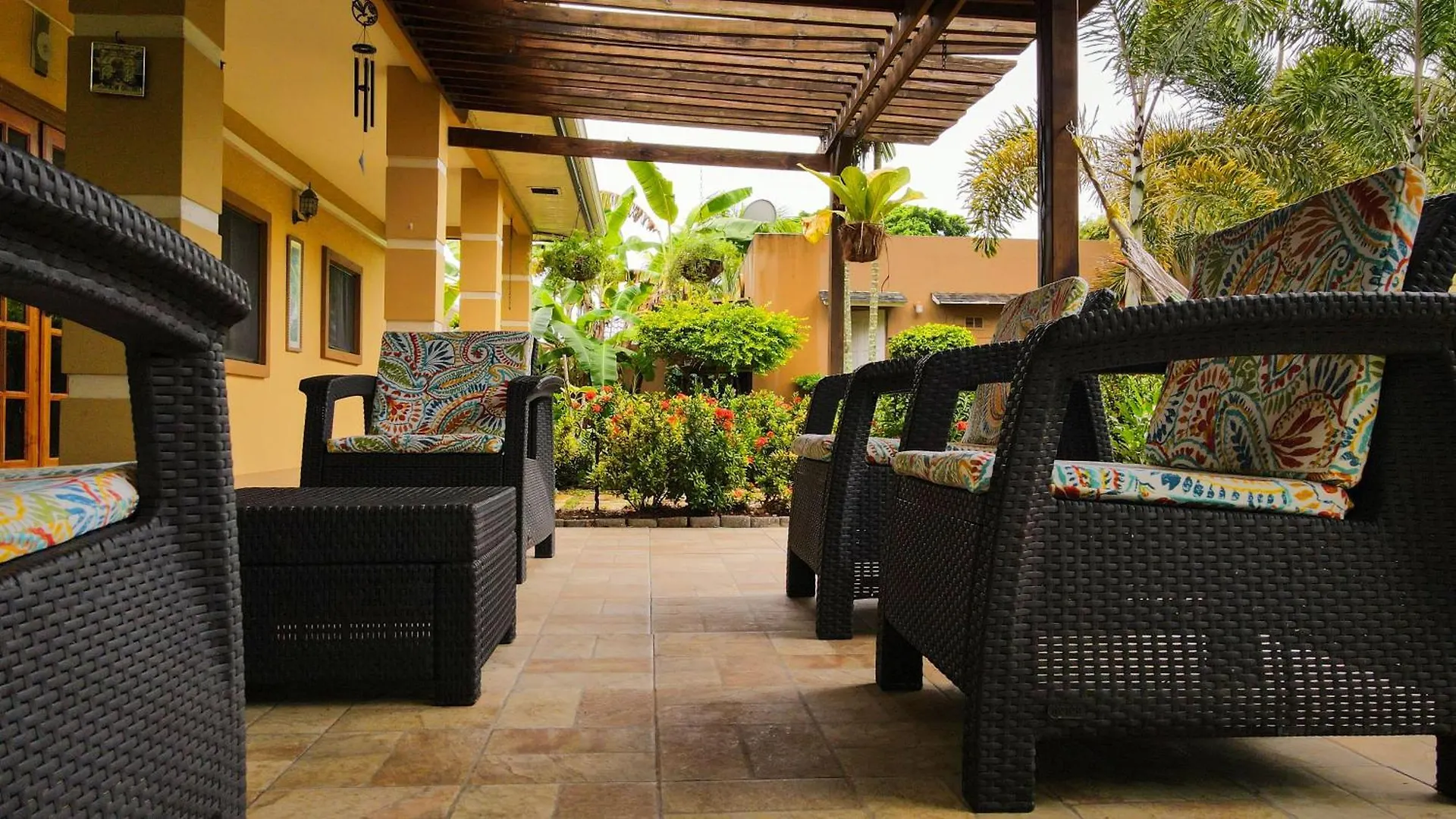 Lowlands Ponciana Villa דירה